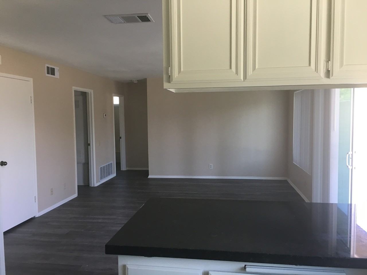 901 Brandywine Ln - Photo 4 of 30