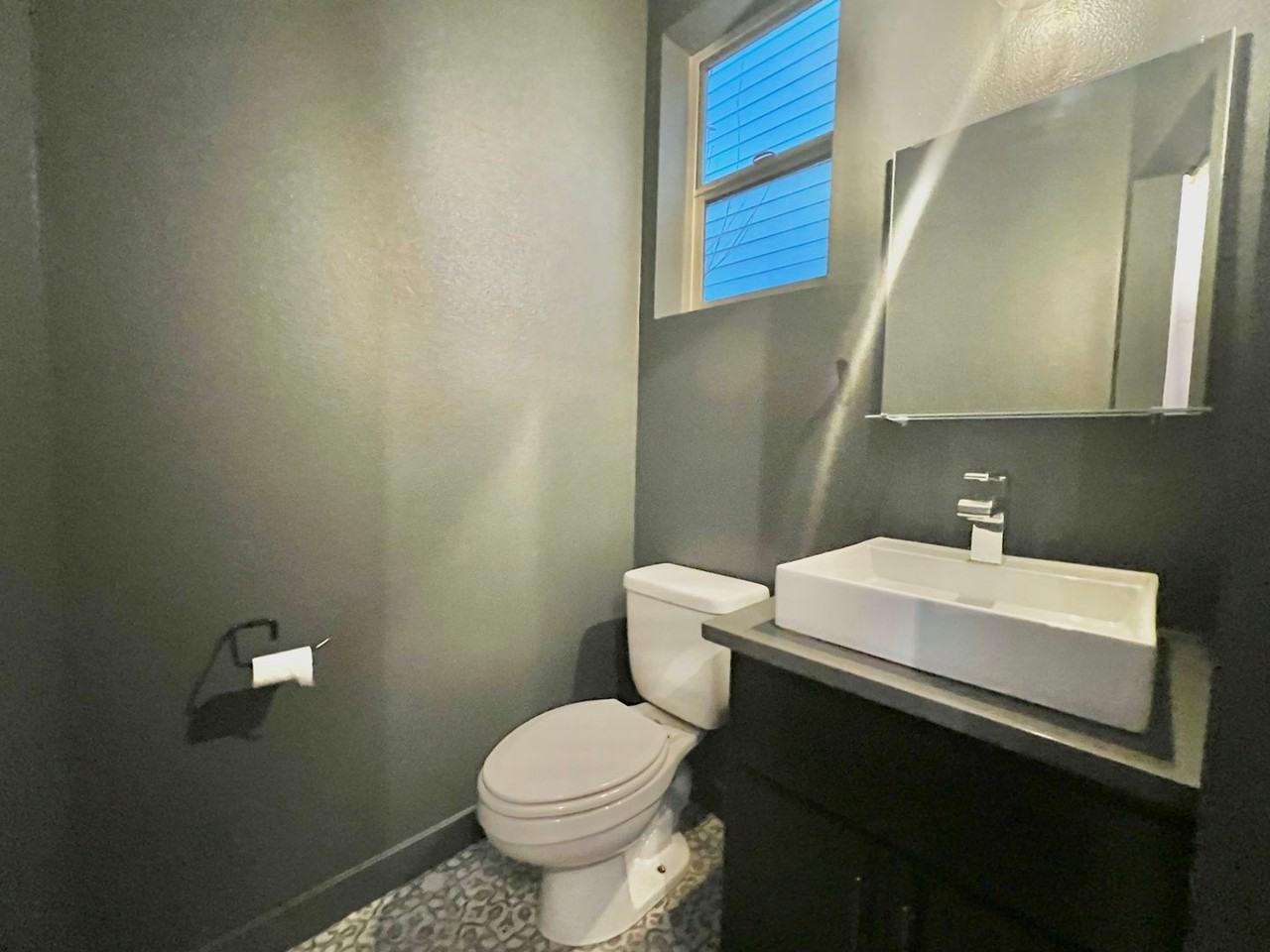 4303 Se Division St - Photo 3 of 12