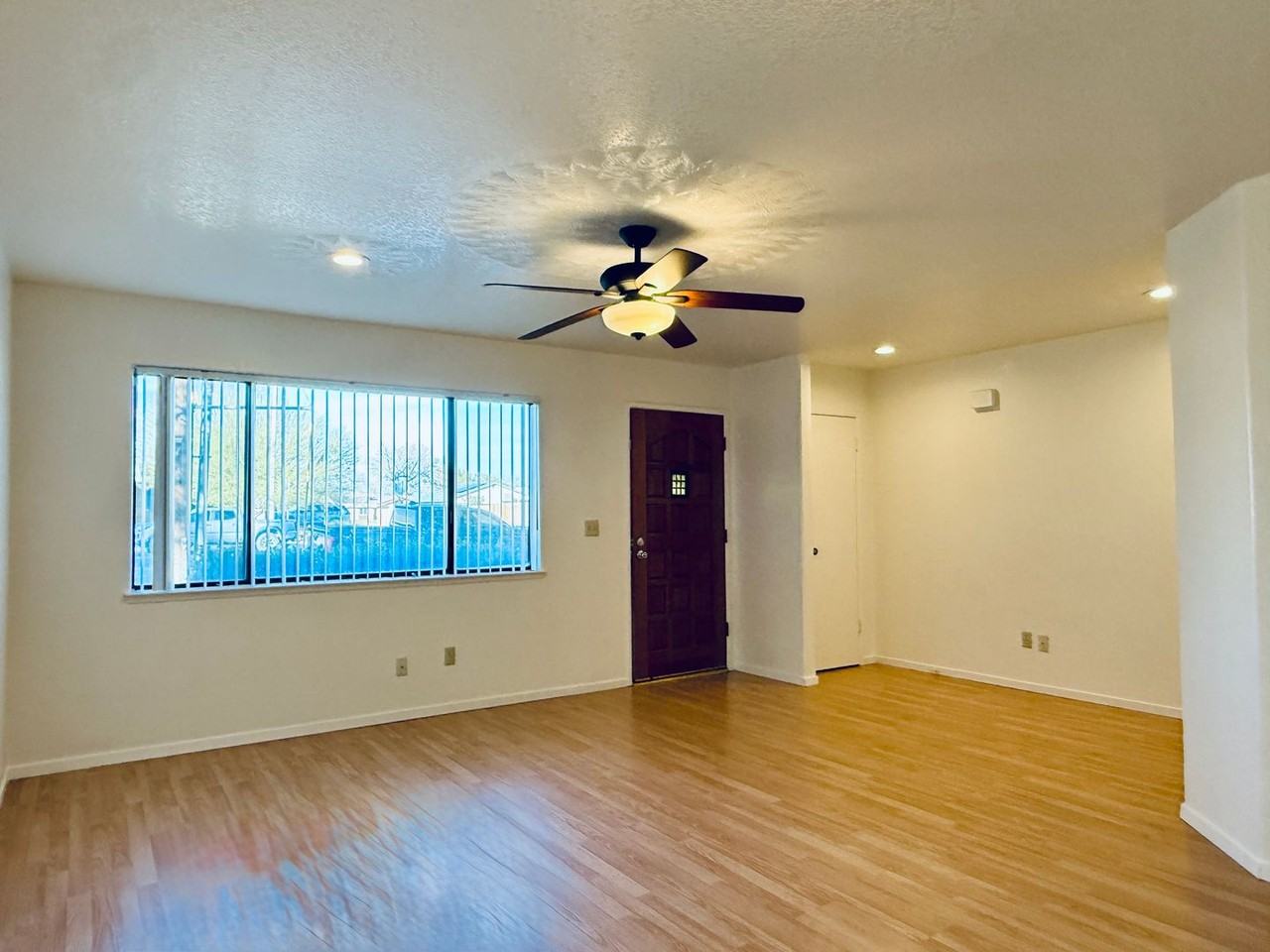 247 E Upjohn Ave - Photo 3 of 27