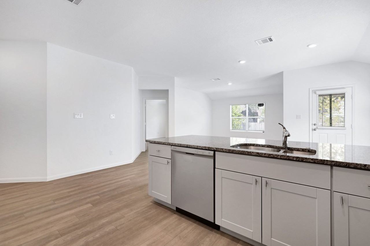 9242 Landa Fls - Photo 5 of 25