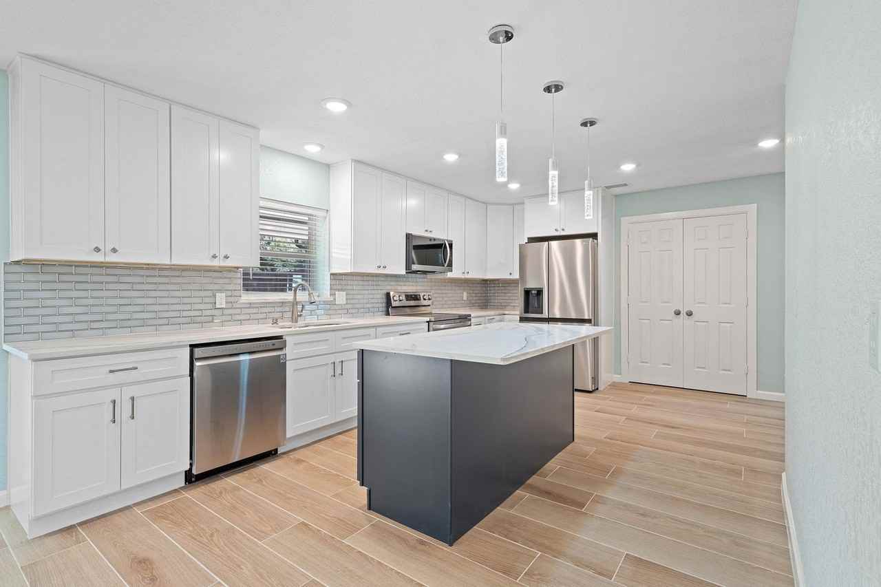 2101 Country Dell Dr - Photo 6 of 33