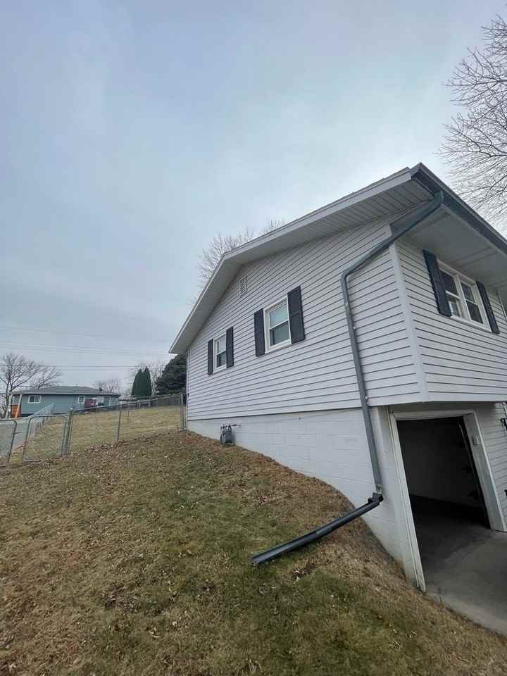 2311 Highland Dr - Photo 2 of 14