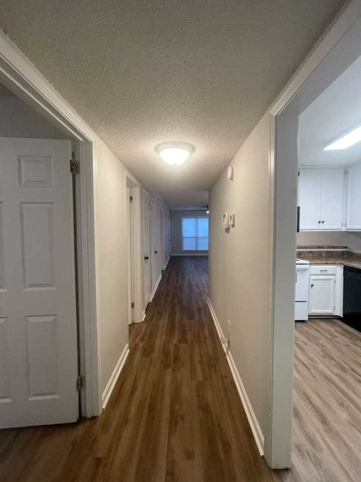 402 Eastdale Rd S #A - Photo 3 of 18