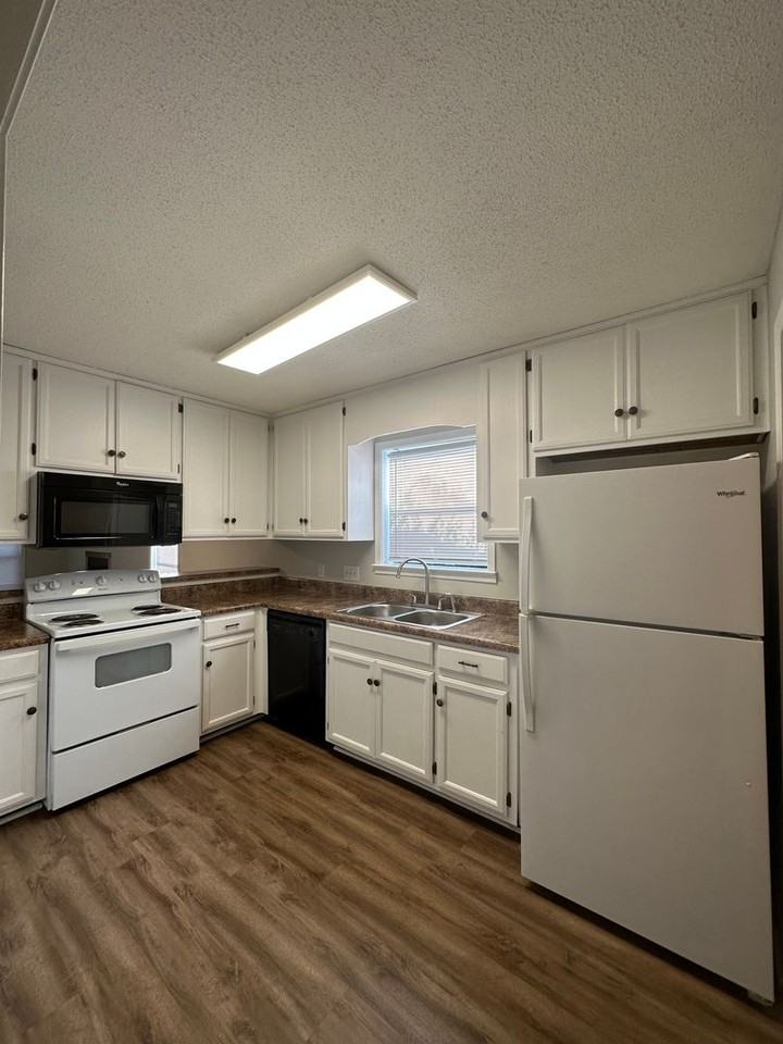 402 Eastdale Rd S #A - Photo 4 of 18