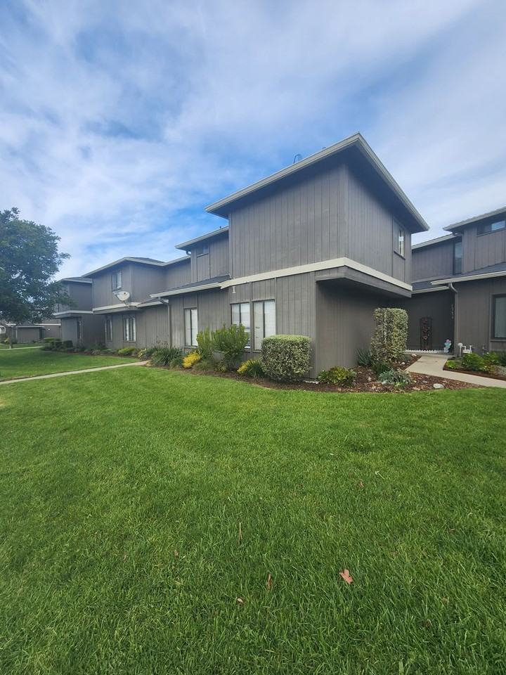 1767 Manhattan Ave - Photo 2 of 20