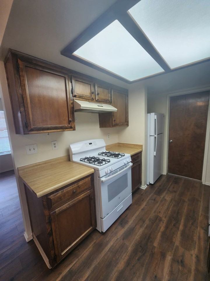 1767 Manhattan Ave - Photo 7 of 20