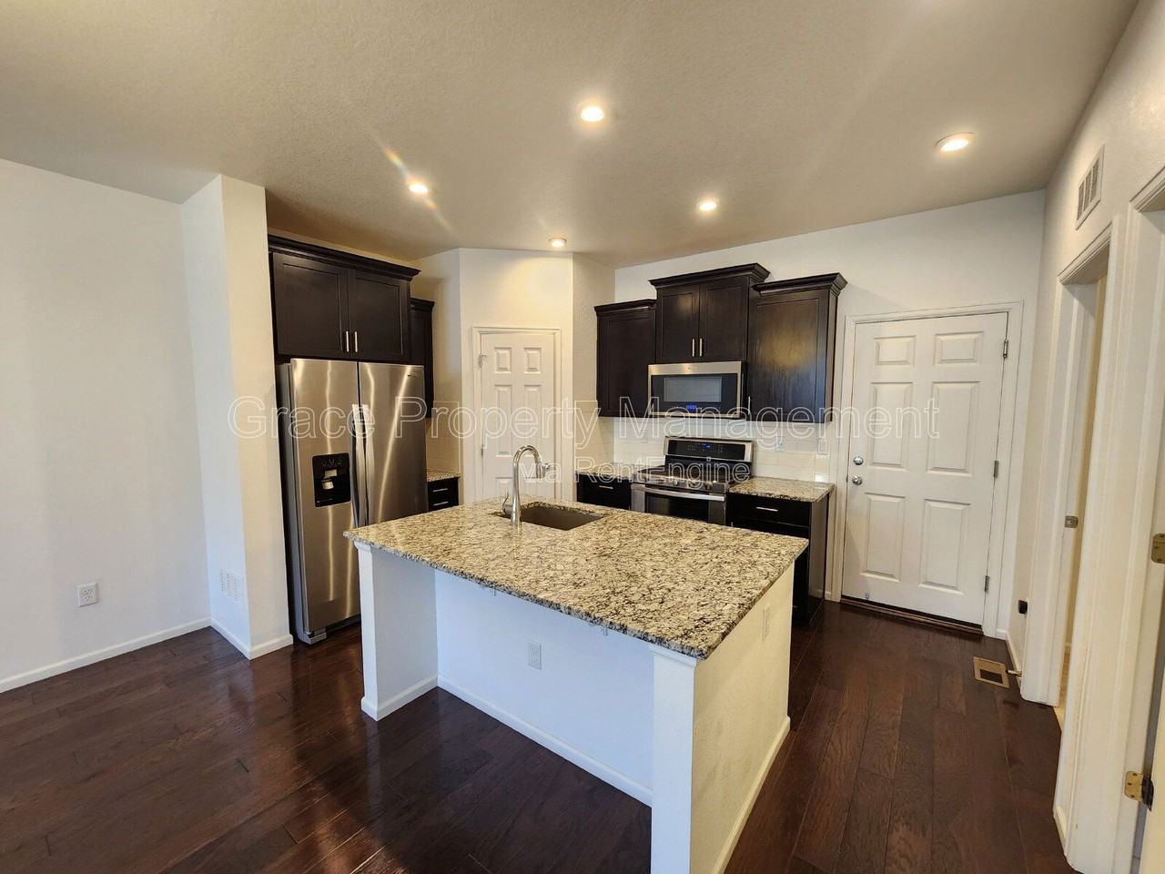 221 Jackson Dr - Photo 5 of 22