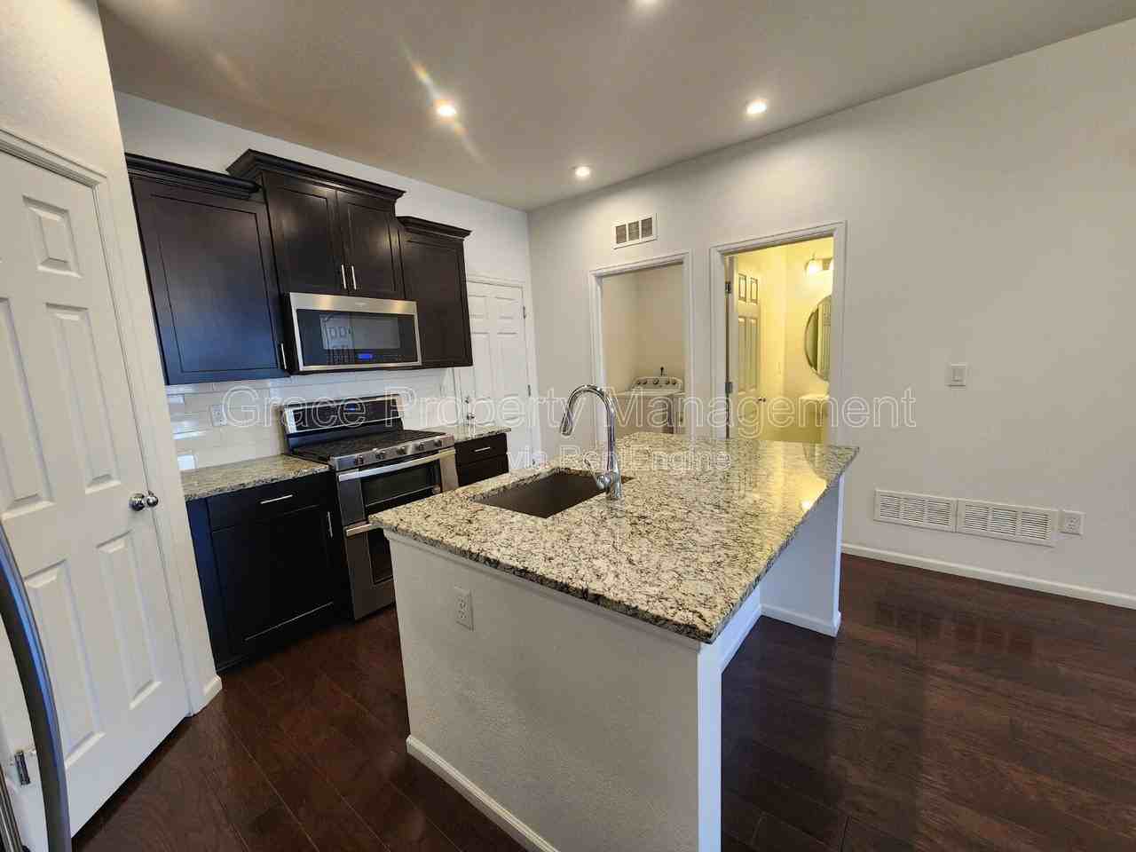 221 Jackson Dr - Photo 6 of 22