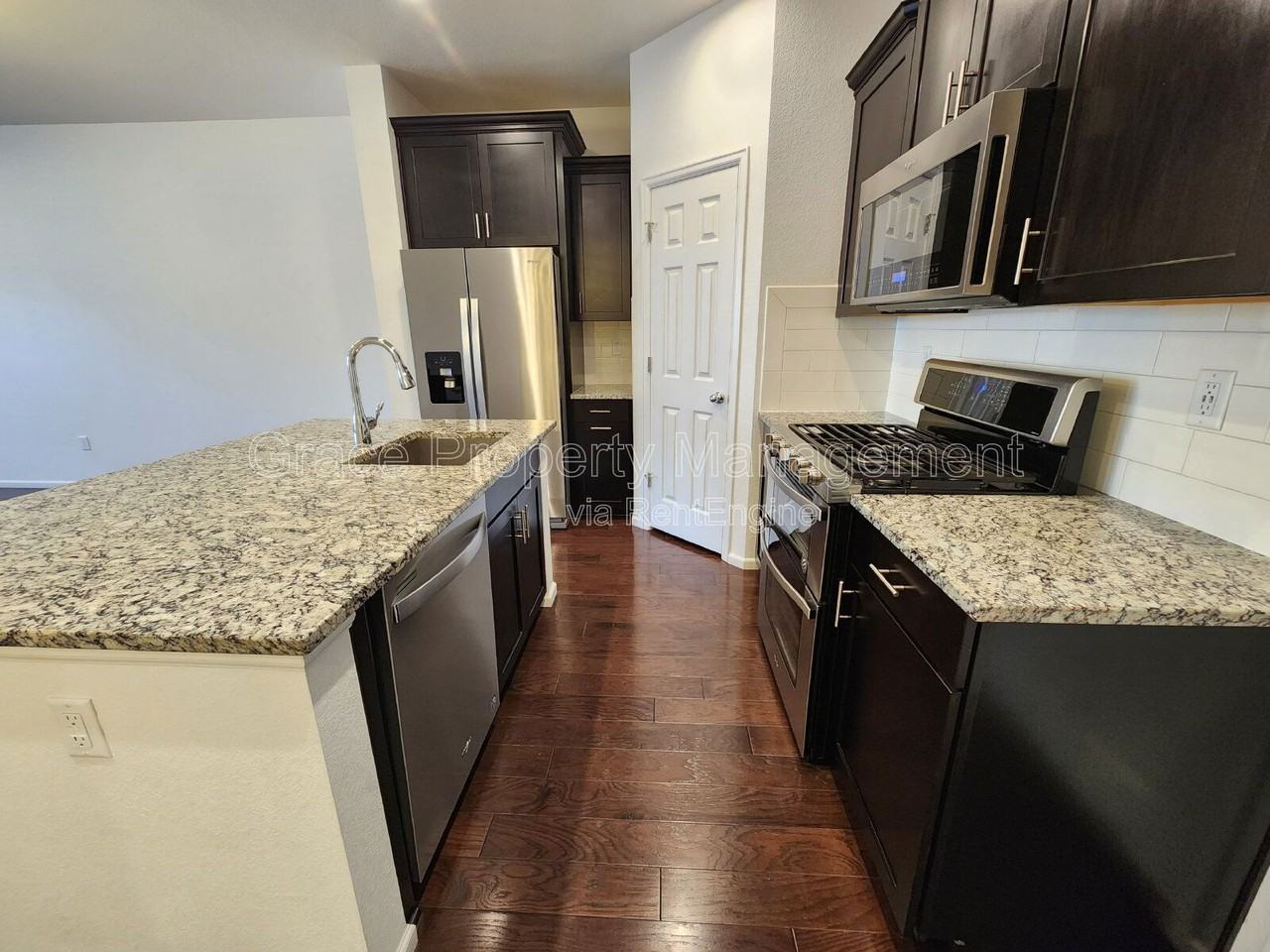 221 Jackson Dr - Photo 7 of 22