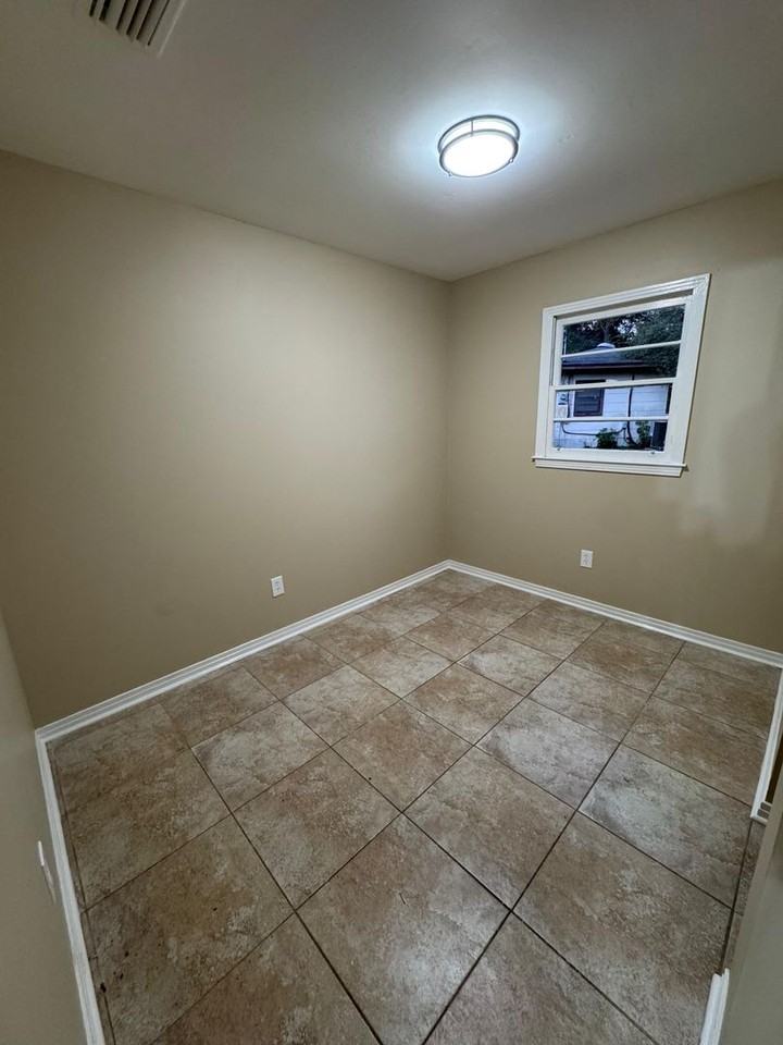 6805 Stinson Ct - Photo 7 of 11