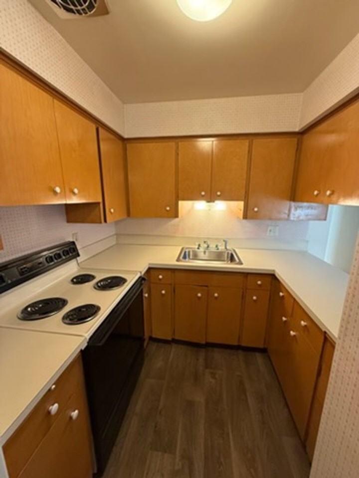 Maple Leaf Court - Photo 3 of 18