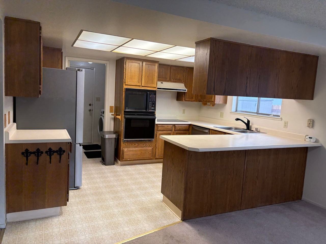 1785 Berkshire Dr - Photo 2 of 18