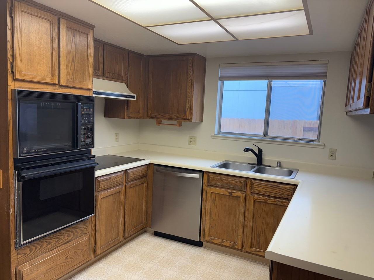 1785 Berkshire Dr - Photo 3 of 18