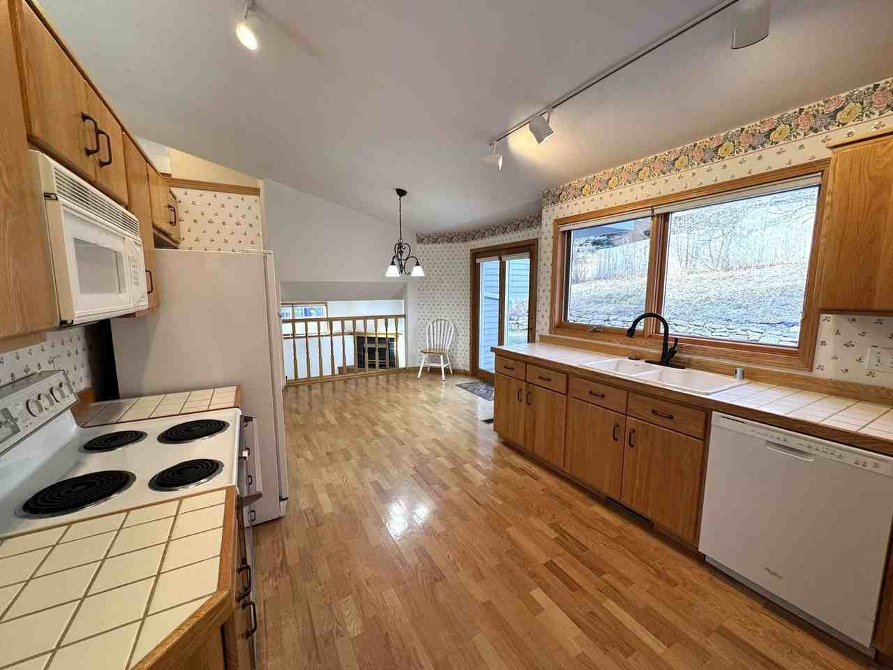 4041 Pine Cove Rd - Photo 6 of 23