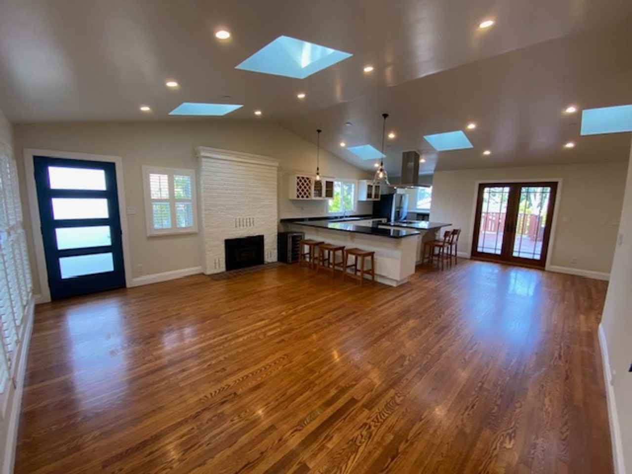 1122 Miles Ave - Photo 4 of 39