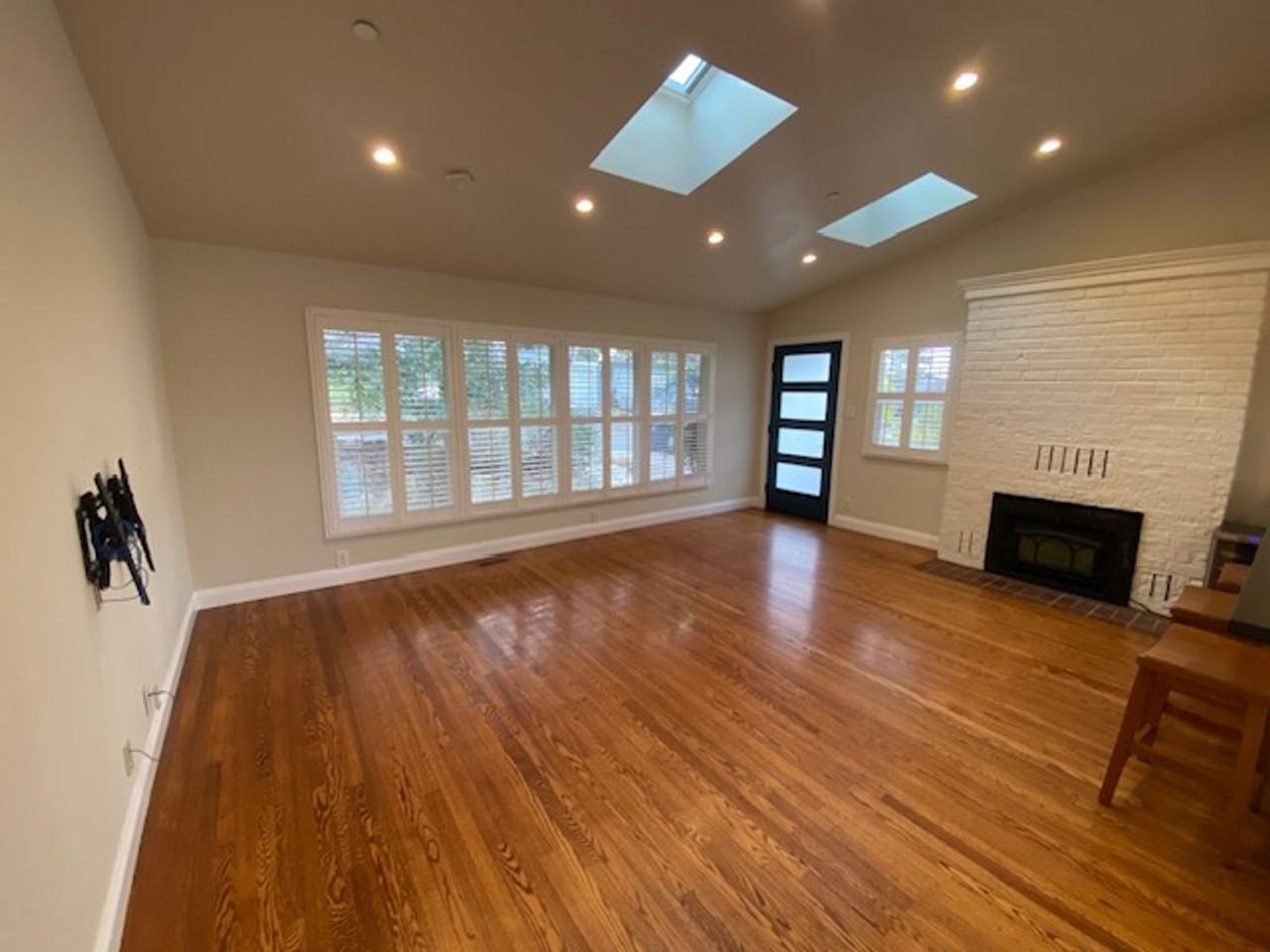 1122 Miles Ave - Photo 5 of 39