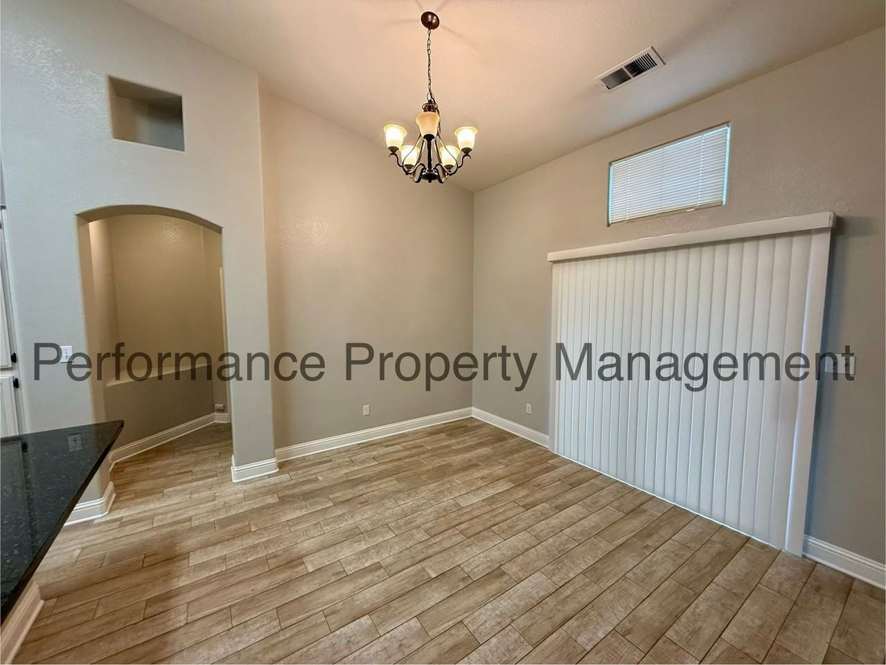 3809 Burnaby Dr - Photo 4 of 22