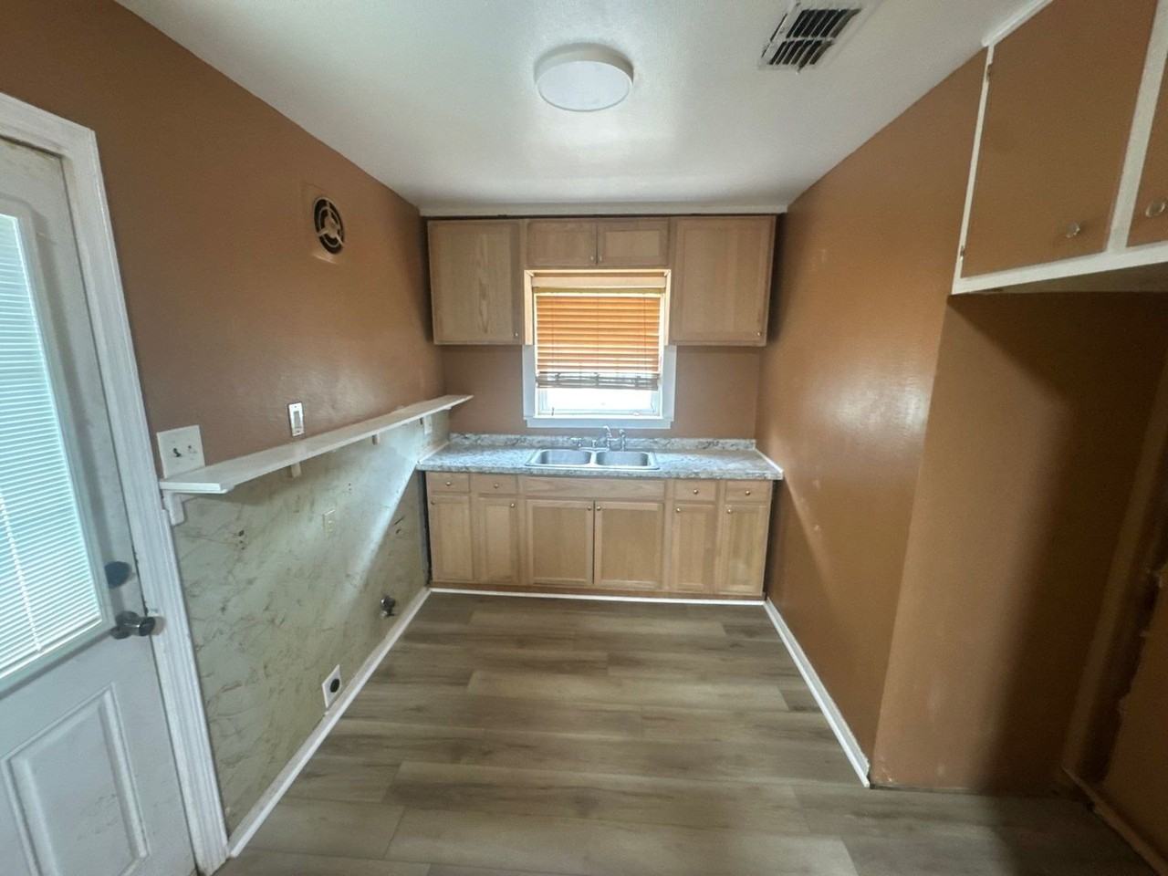 1525 Orchard Dr W - Photo 2 of 10