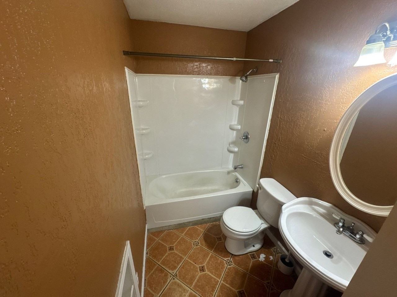 1525 Orchard Dr W - Photo 4 of 10