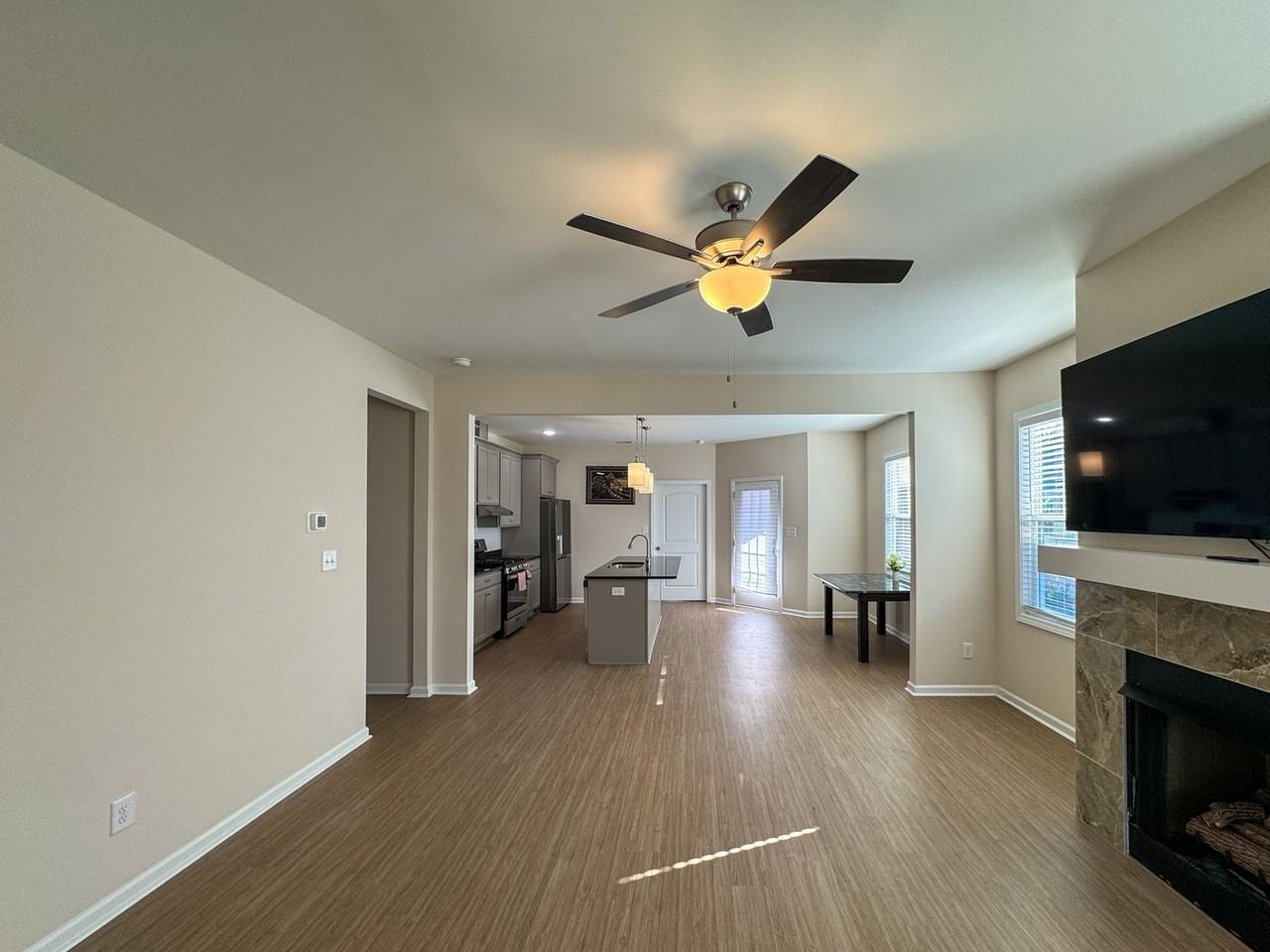 1137 Meadow Creek Rd - Photo 5 of 29