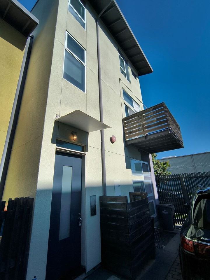 27 Moss Ln - Photo 2 of 33