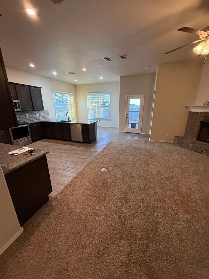 7401 103rd St - Photo 2 of 13