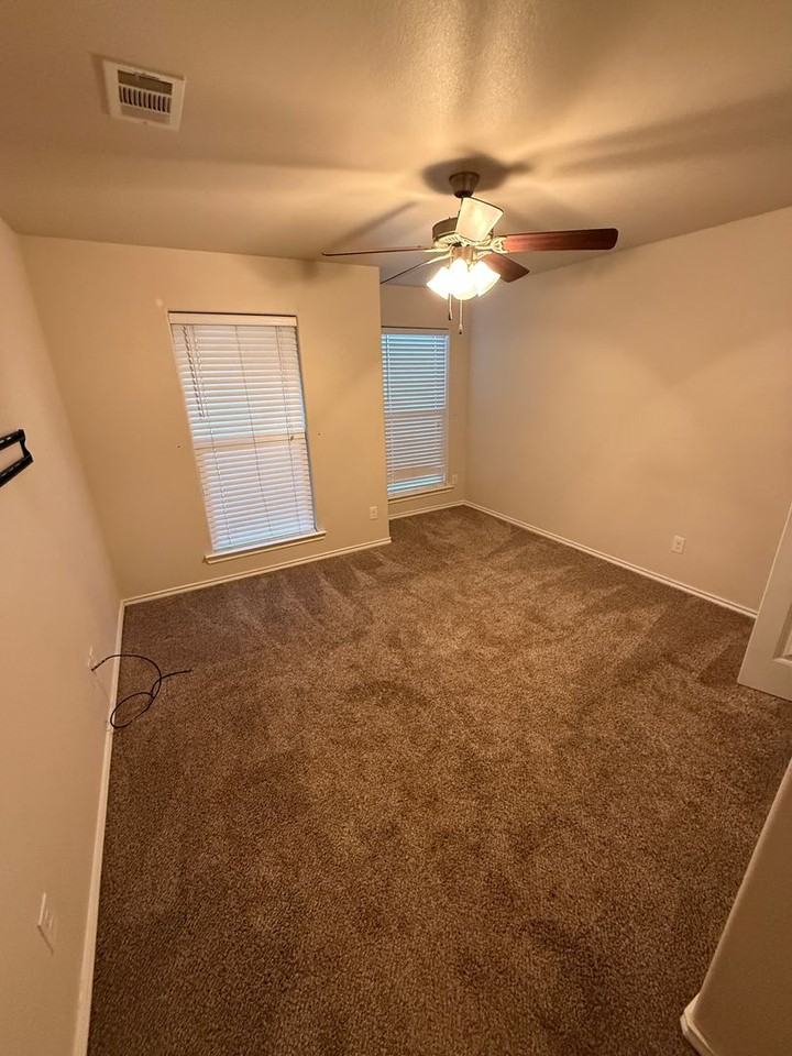 7401 103rd St - Photo 6 of 13