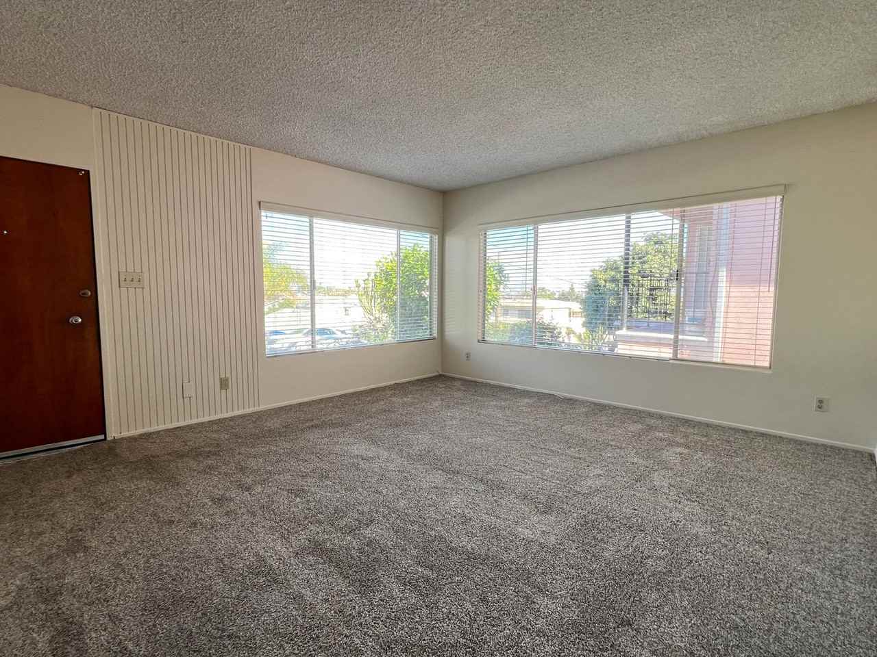 741 W 21st St - Photo 5 of 26