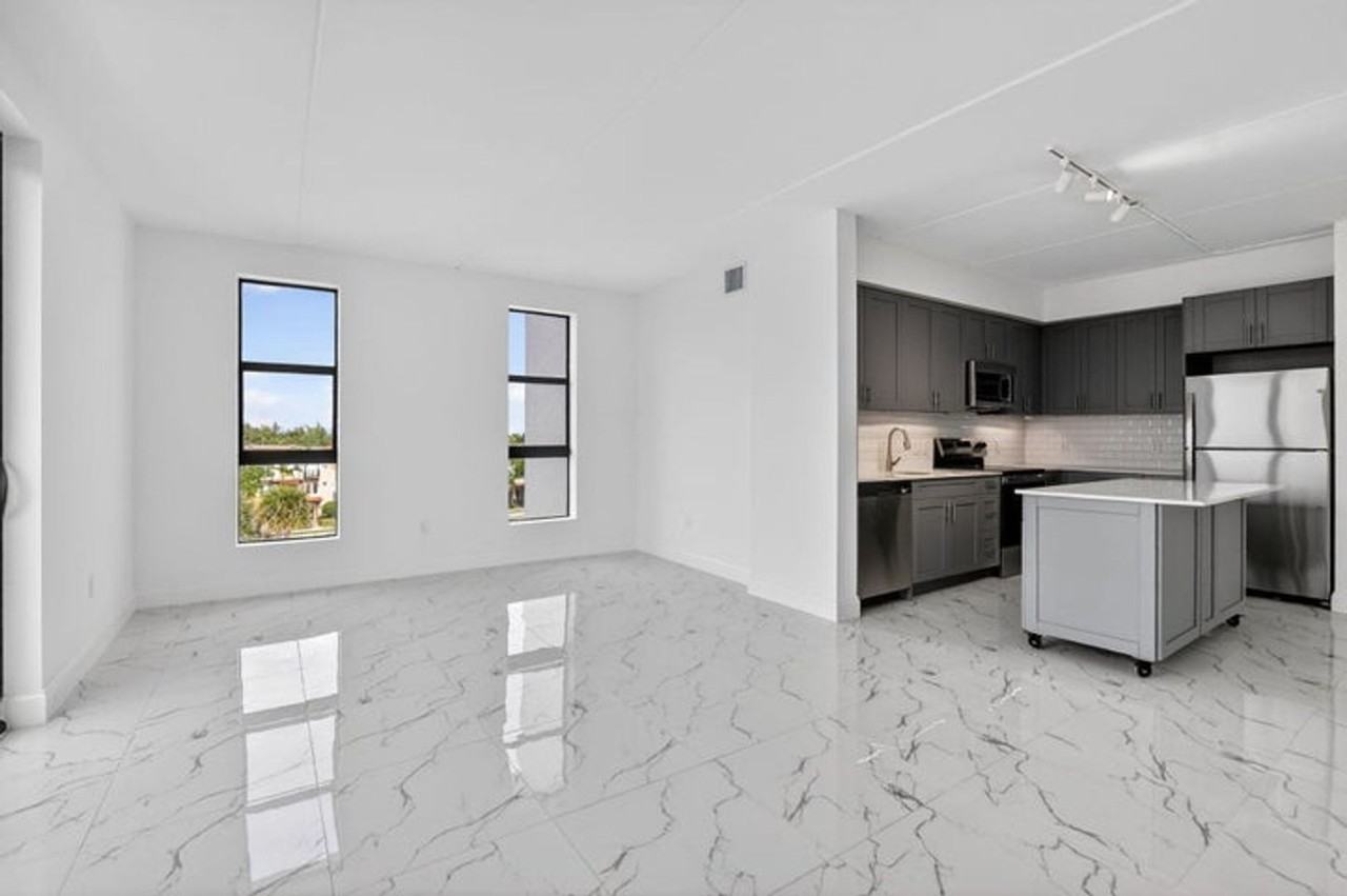 250 W Hidden Valley Blvd - Photo 3 of 19