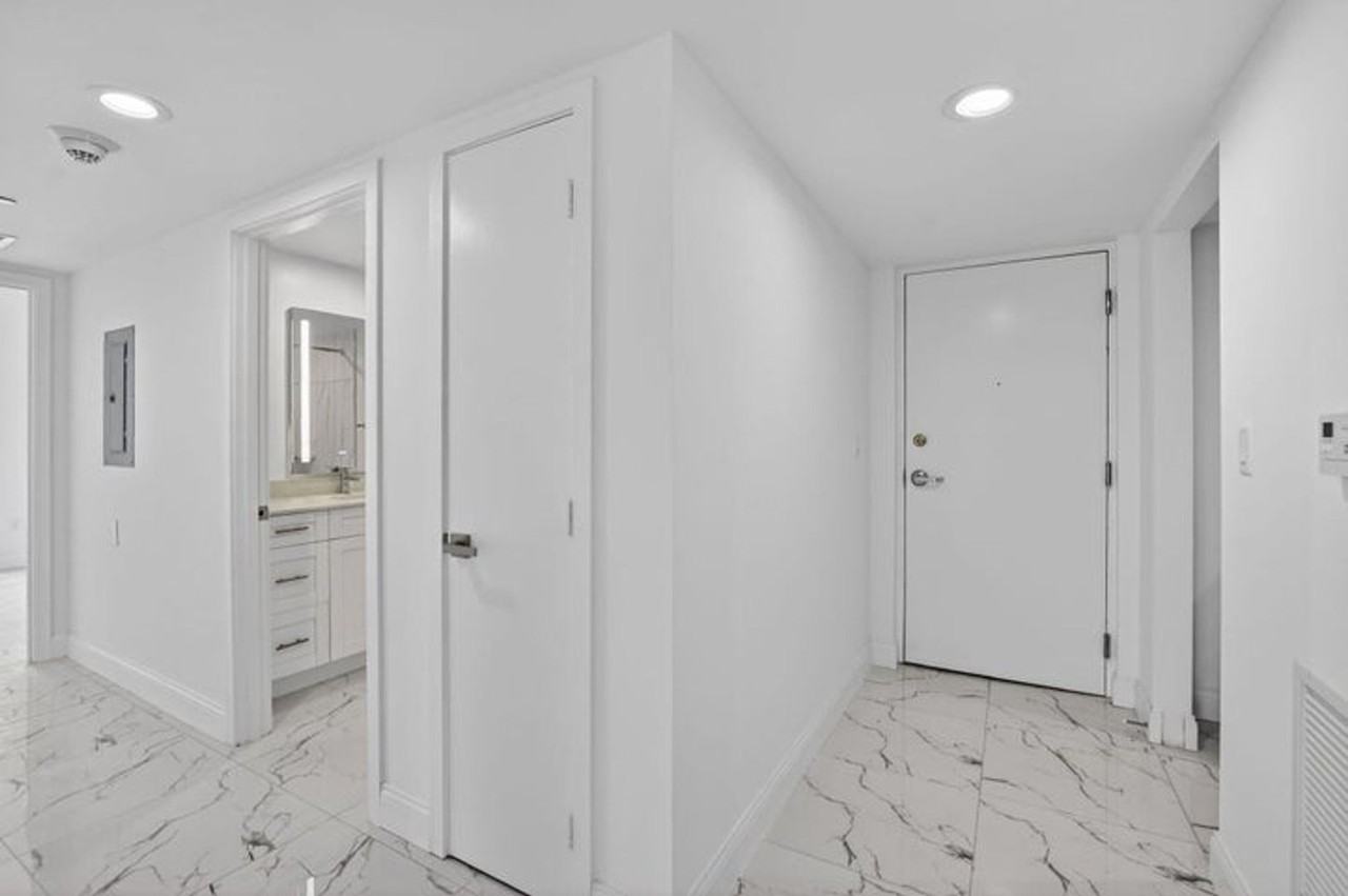 250 W Hidden Valley Blvd - Photo 7 of 19