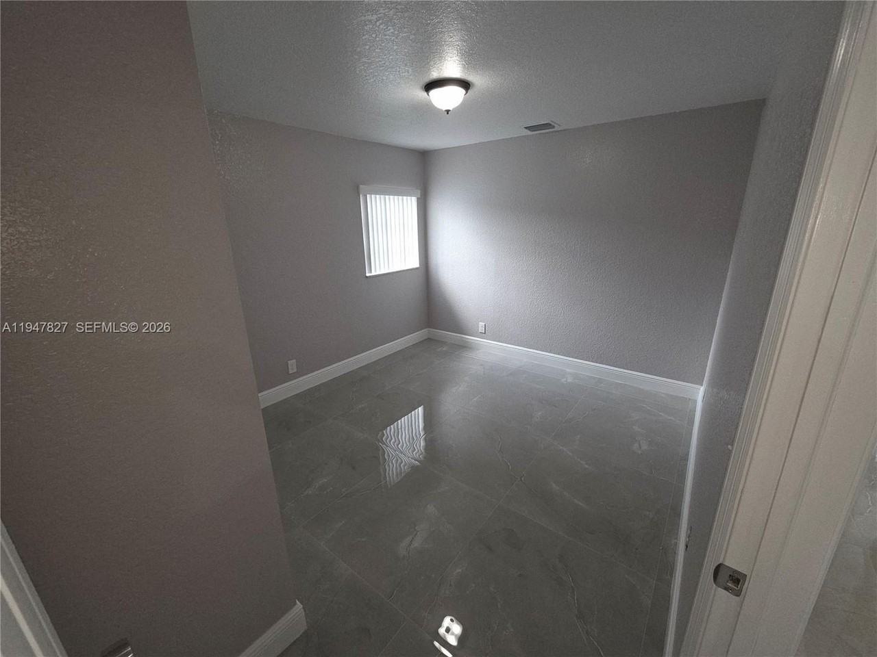 4360 Nw 15th St #0 - Photo 5 of 24