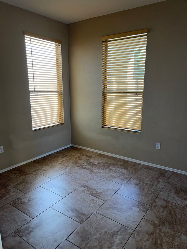 17065 W Marconi Ave - Photo 7 of 12