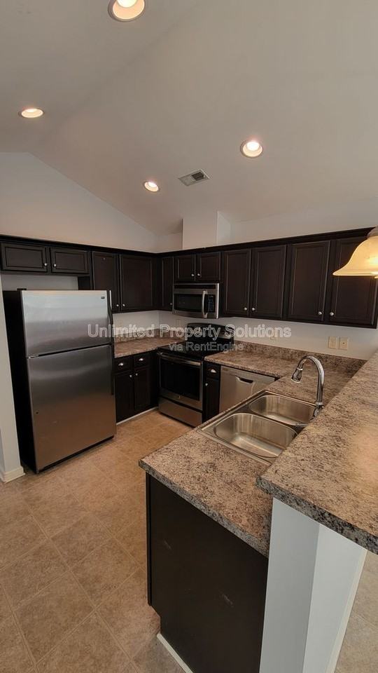 226 Chambers St - Photo 6 of 26