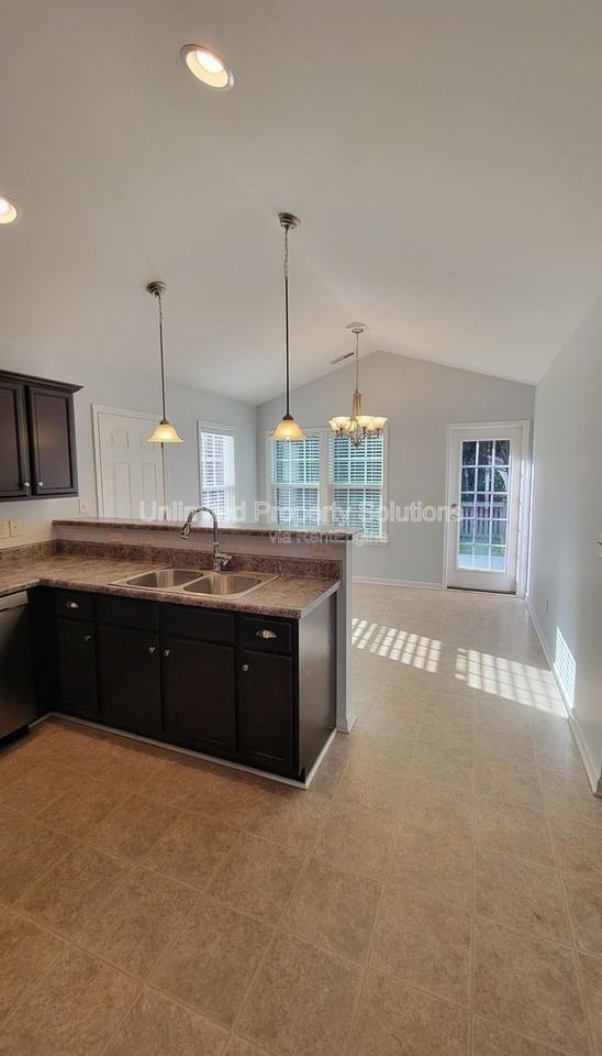 226 Chambers St - Photo 7 of 26