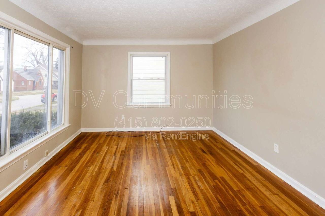 14209 Emery Ave - Photo 2 of 16