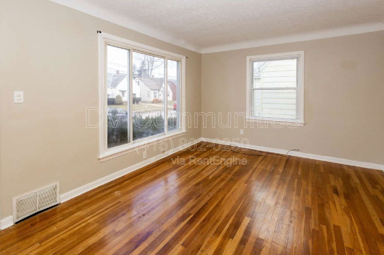 14209 Emery Ave - Photo 3 of 16