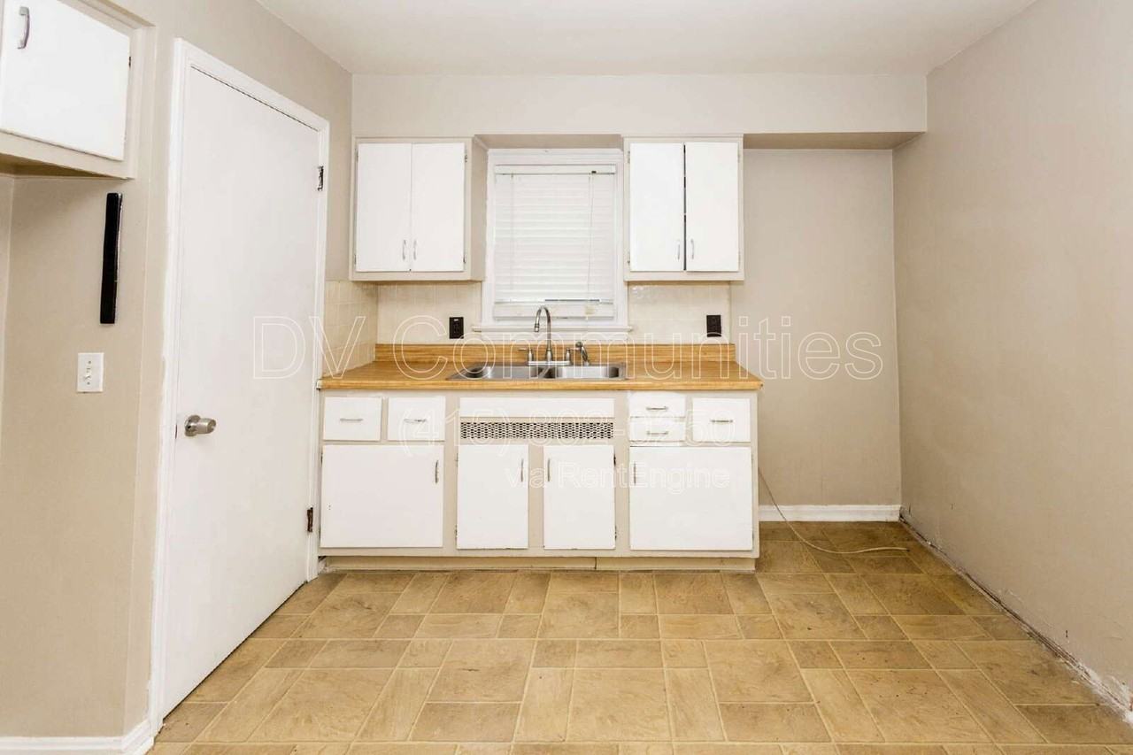 14209 Emery Ave - Photo 7 of 16