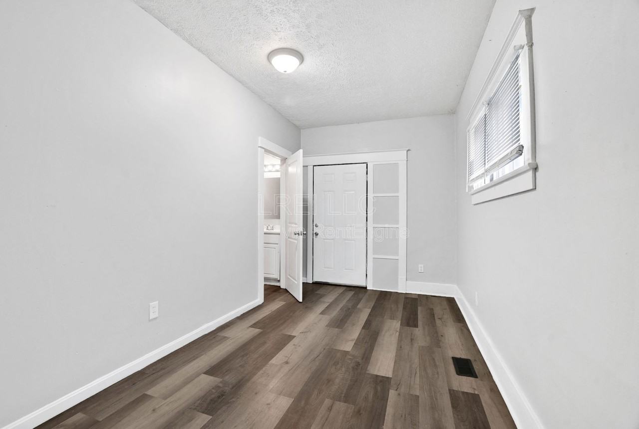 727 Sutcliffe Ave - Photo 2 of 16