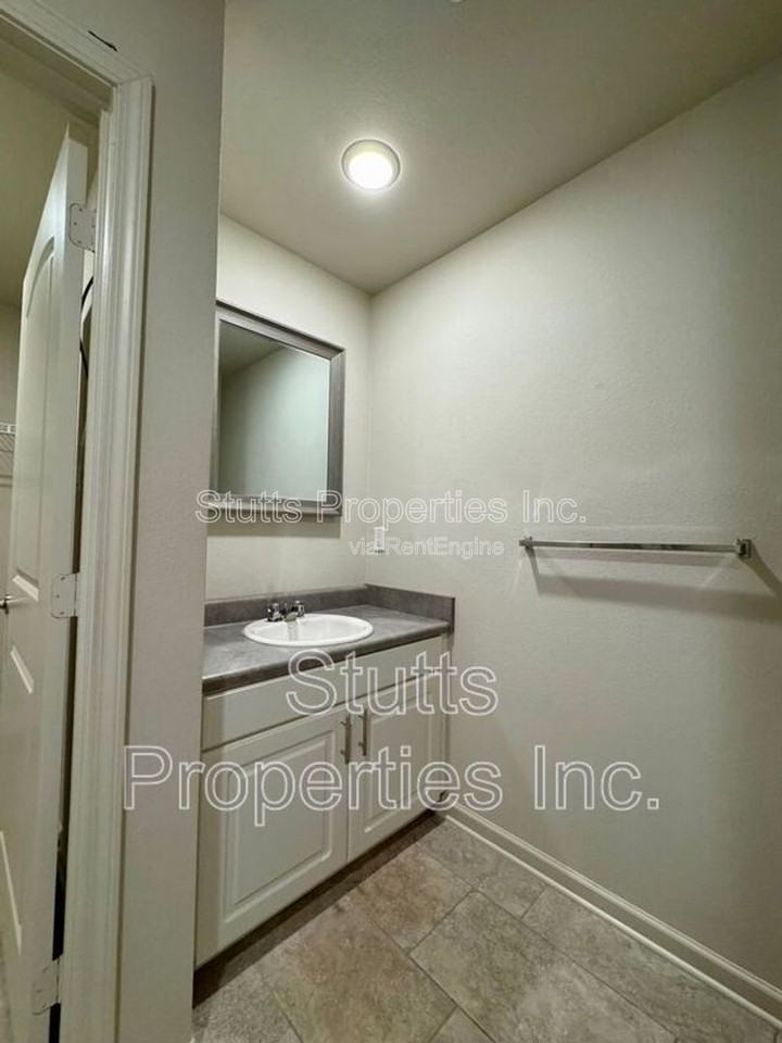 101 Gin Ct #701 - Photo 2 of 11