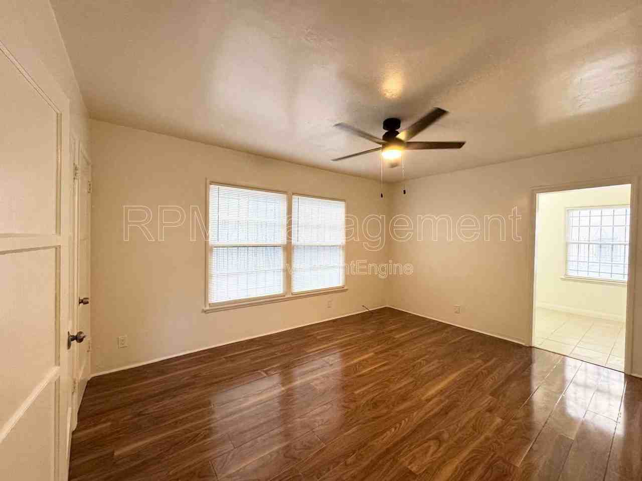 5404 La Mirada Ave #5 - Photo 2 of 7