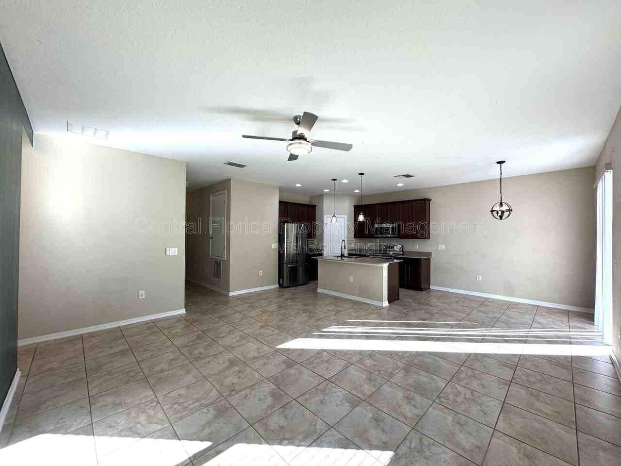 215 Lakeshore Dr - Photo 3 of 21