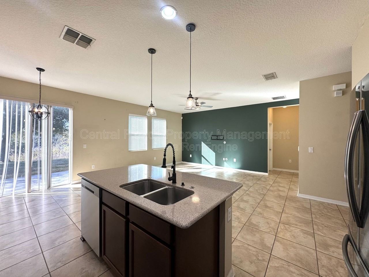 215 Lakeshore Dr - Photo 6 of 21