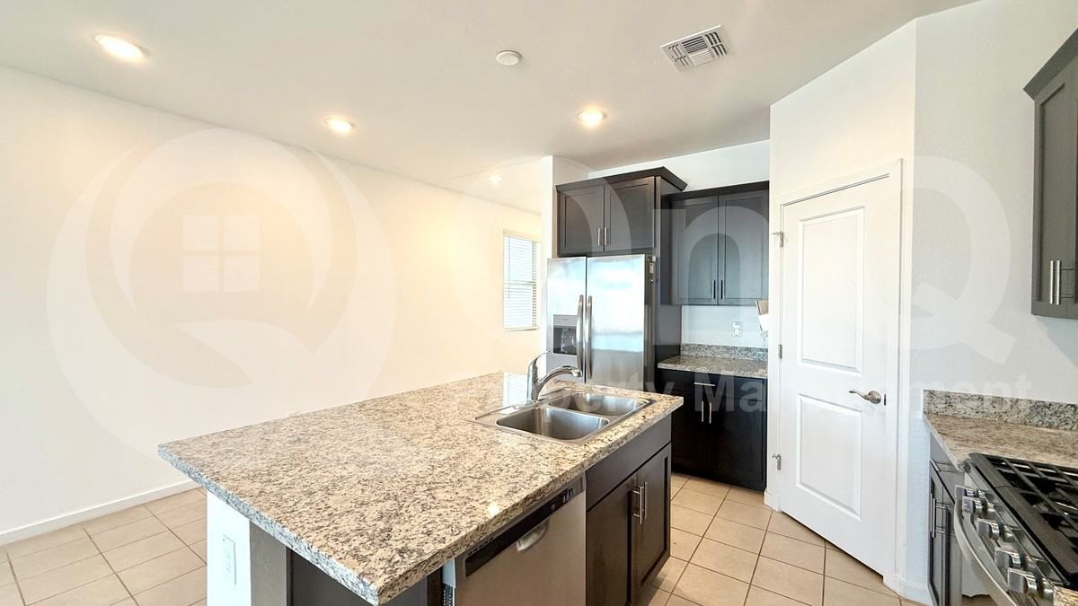 40558 W Sunland Dr - Photo 5 of 25