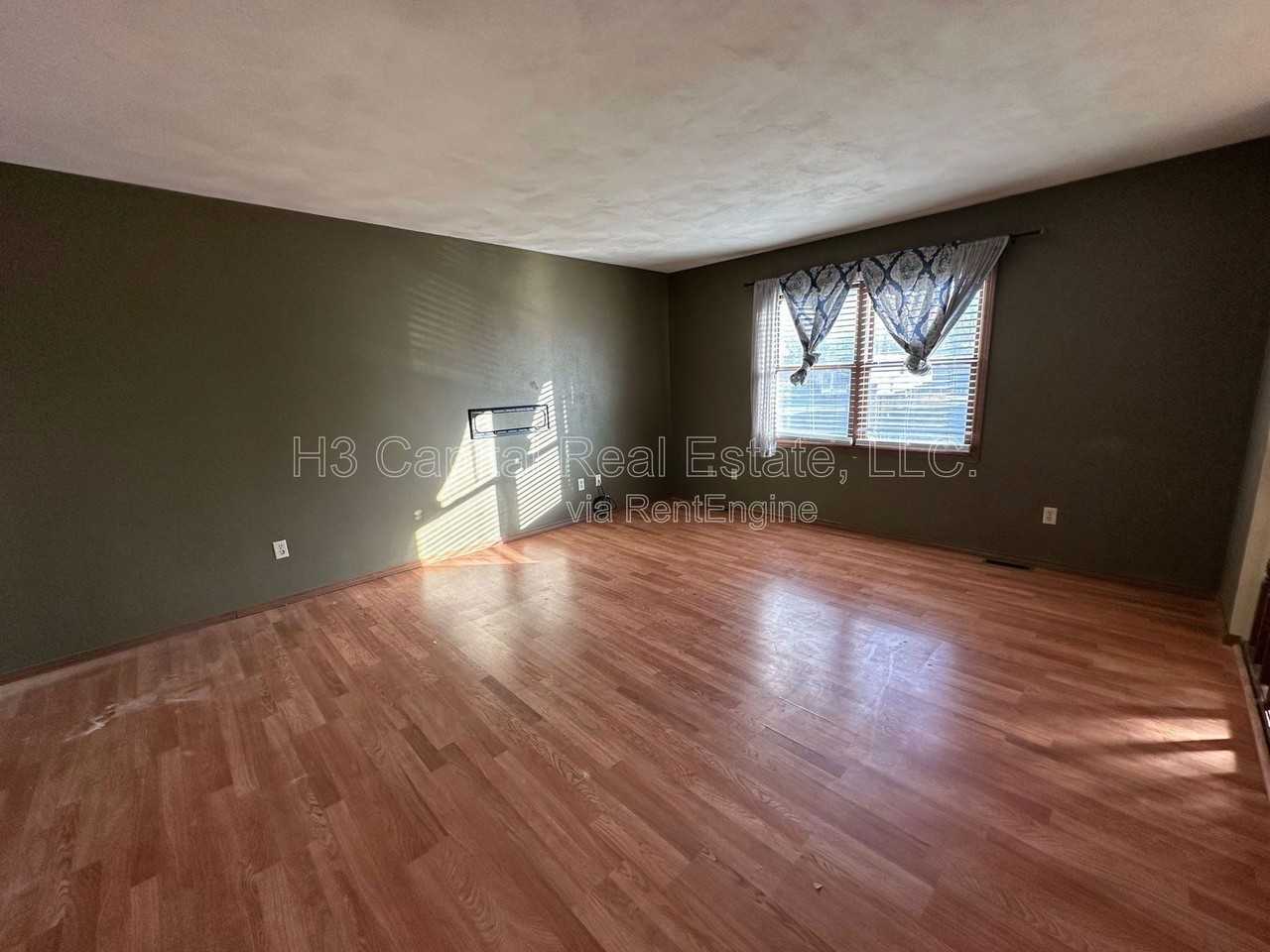 520 Whip Poor Will St - Photo 3 of 13