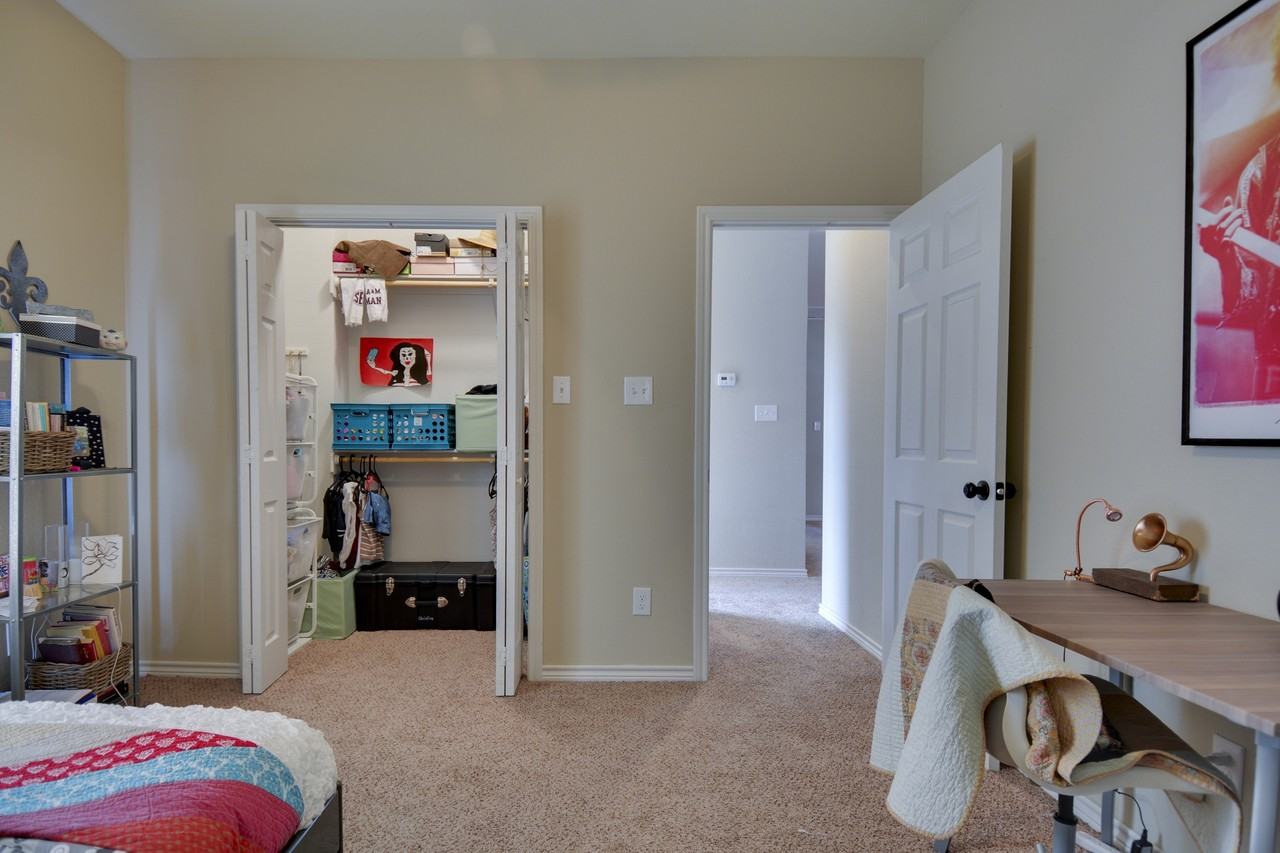 601 Highlands St #1 - Photo 3 of 27