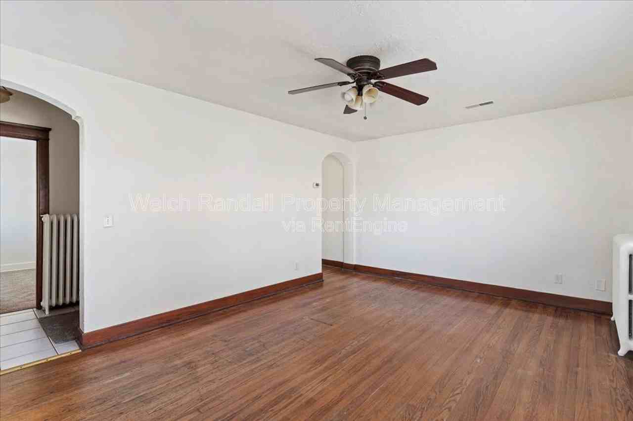 1503 26th St - Photo 4 of 36