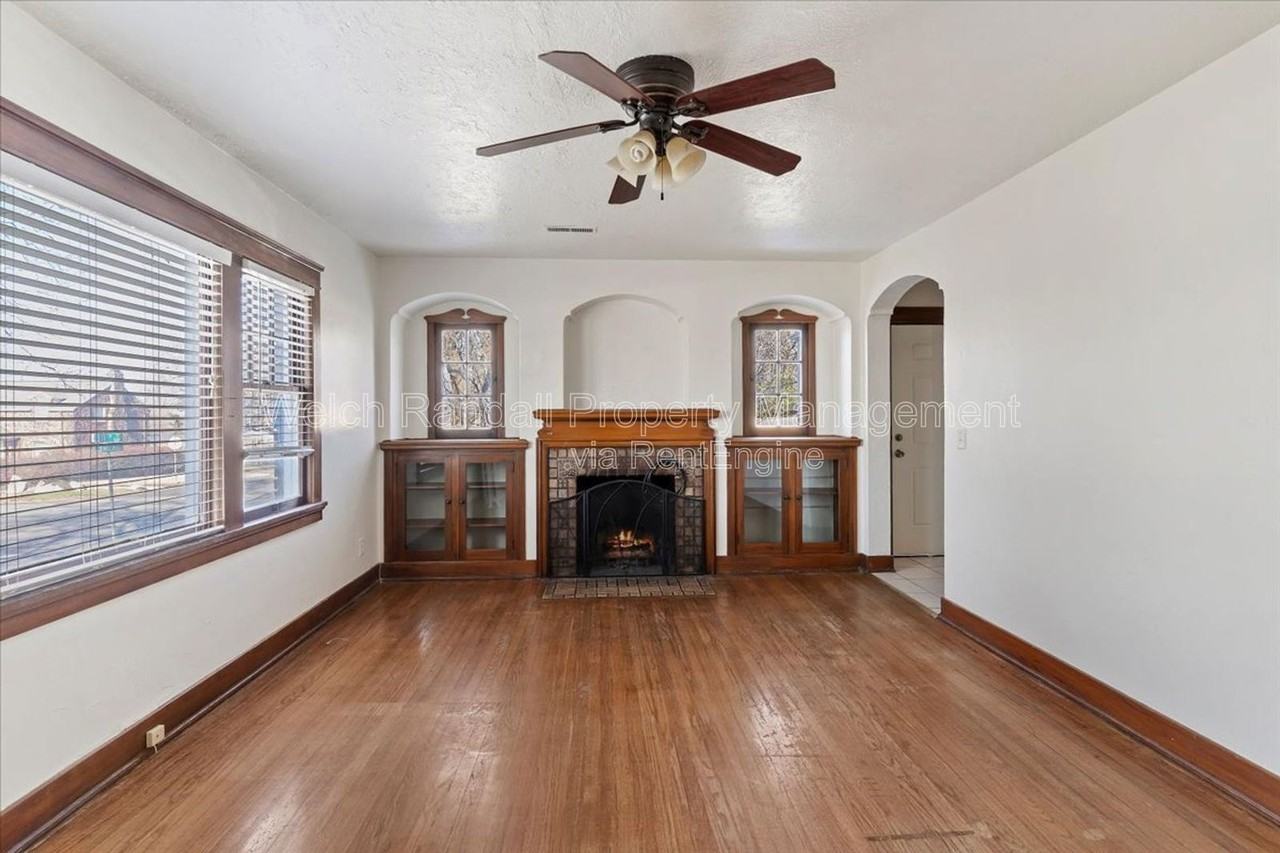 1503 26th St - Photo 5 of 36