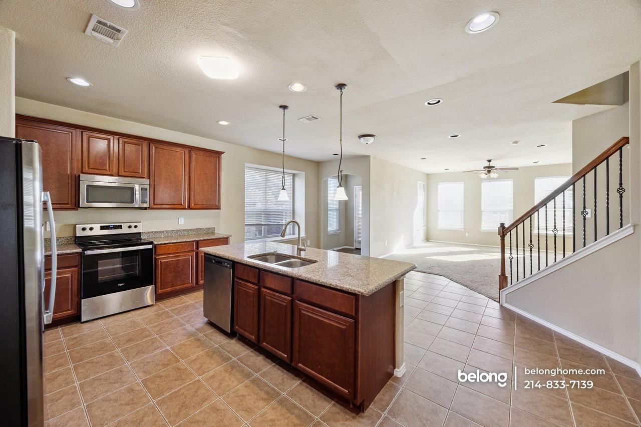 2128 Valley Forge Trl - Photo 4 of 20