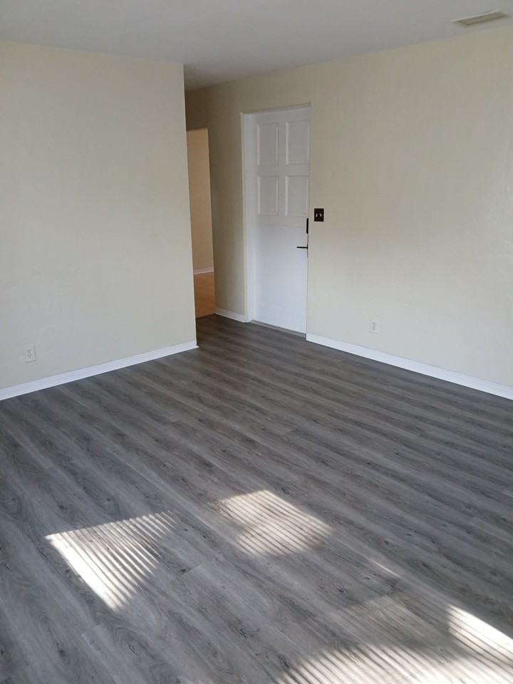 149 Oakwood Dr #SFH - Photo 6 of 10