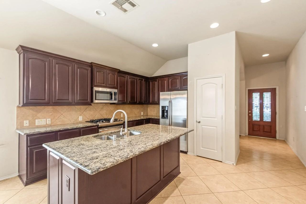 2943 Fair Chase Dr - Photo 2 of 23